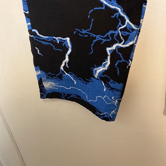 2Beautiful lightning print on black jeans - Picture 4 of 9
